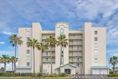 Image de Entièrement meublé magnifique condo Oceanfront