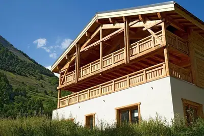 Image de Super endroit! Chalet montagnard avec sauna et bain à remous privatifs