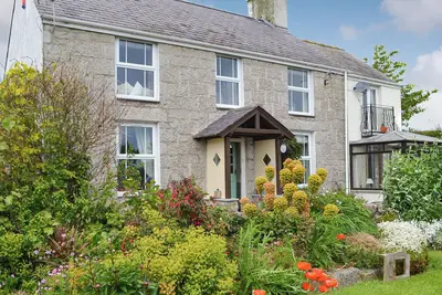 Image de 4 chambres à coucher à Moelfre, near Benllech