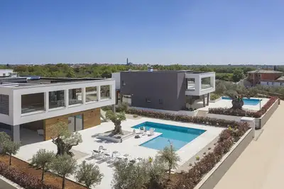 Image de Villa élégante avec vue sur la mer, piscine privée, sauna