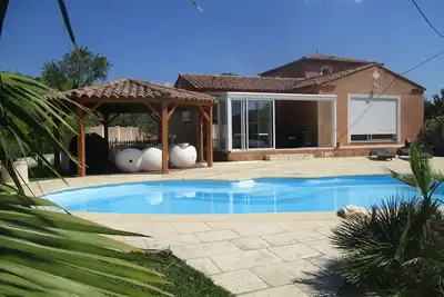 Image de Villa 9 personnes proche mer avec piscine chauffée, sauna,