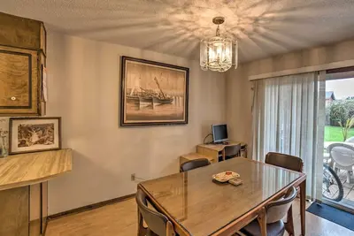 Image de Confortable 2 // 2. 5 Townhome Near Beaches Deck / Bbq avec balcon privé