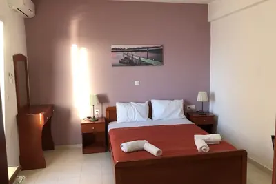 Image de Studio à Kalamaki, en face de la plage