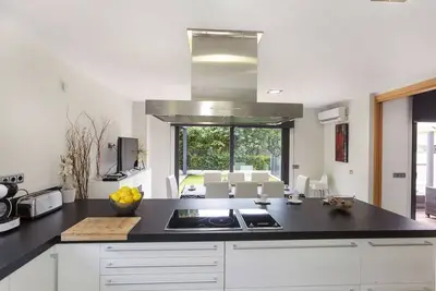 Image de Maison de vacances privée avec climatisation, piscine privée, Wifi, Tv, patio, parking