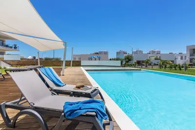 Image de Garden Design brand new apartment with pool