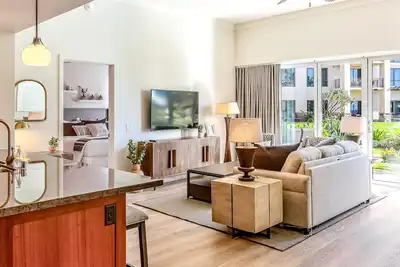 Image de Condo au rez-de-chaussée avec véranda, piscines communes et bain à remous - près des plages et du golf