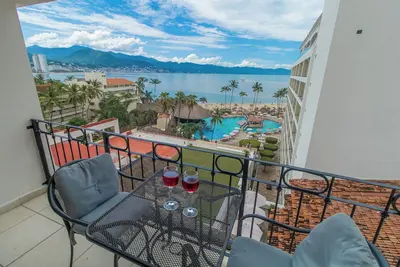 Image de Magnifique condo en front de mer, profitez de la vue, de la brise et de la plage de sable à quelques pas