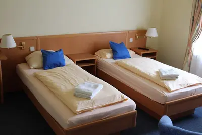 Image de Chambre 7 rez-de-chaussée et côté jardin - restaurant et hôtel De la terre à la mer