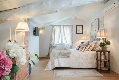 Image de Rosalba Maison spacieuse avec ascenseur le long de la rue Guinigi à l’intérieur des murs de Lucques