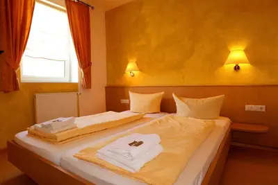 Image de Chambre Quadruple Cat. A, non-fumeur, avec toilettes et douche - Hotel Werneths Landgasthof Hirschen