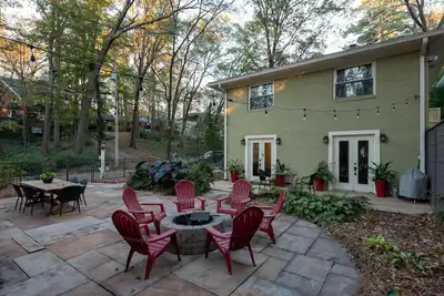 Image de Midtown Midcentury Bungalow Two - 3br / 2ba - Pour toute la famille!