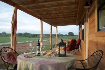 Image de Cabine confortable parfaite pour les amoureux, les amis ou les familles - 8 min des vignobles les plus proches