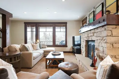 Image de Maison de ville contemporaine dans une communauté au pied des pistes - avec conciergerie et navette d’hiver