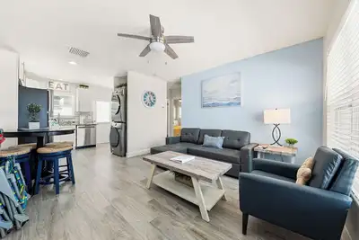 Image de Superbe 2 chambres / 1 salle de bain à Siesta Key, à quelques pas de la plage et de la piscine! !