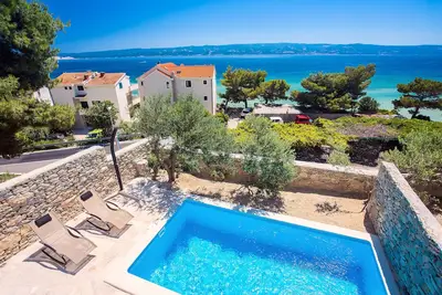 DERNIÈRE Minute! ! ! Villa \"Kantarion\" avec piscine privée, à seulement 50 mètres de la mer.