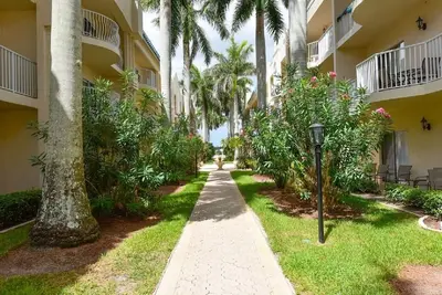 Image de Mignon 2 chambres / 2 salles de bain à Palm Bay Club Siesta Key avec deux piscines sur la propriété! !