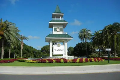 Image de Villa de golf de luxe dans le village de la Pga, à 2 pâtés de maisons de la piscine, à 3 min du club Pga