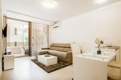 Image de Lux Appartement Teodora Rafailovici 4 *