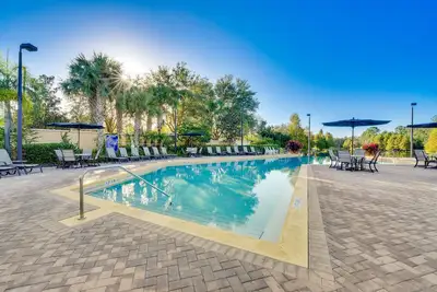 Image de Nouveau! Resort Condo w / piscine chauffée, à 10 minutes de Disney