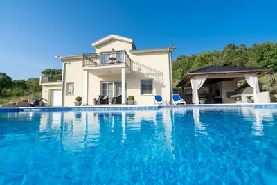 Image de Belle villa neuve avec piscine à Poljica Imotski - 9 personnes, les animaux domestiques sont les bienvenus!