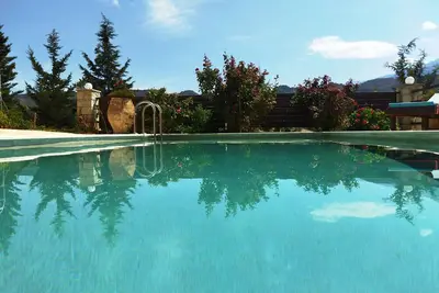 Image de Petite maison dans la prairie - Piscine privée