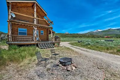 Image de Nouveau! Chalet avec foyer, vues et barbecue, à 18 km de Moab!