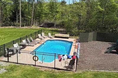 Image de Secluded 4. 500 pieds carrés Jack Frost \/ Camelback \/ Outlets \/ Casino \/ Hottub \/ Salle De Jeu