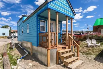 Image de Tiny House Duke - petite maison spacieuse et colorée pour votre séjour à Leadville!