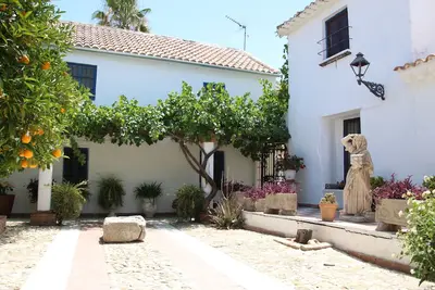 Image de Une belle maison familiale espagnole située dans un cadre magnifique et paisible.