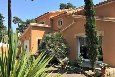 Image de Maison spacieuse près de la mer à Saint-Brevin, 8 pers, jardin, WiFi, jeux, parking, bébé.
