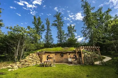 Image de Maison de hobbits avec spa privatif