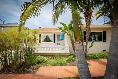 Image de Fantastique Shell Beach Home, en bas de la rue pour l'océan!