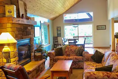 Image de La maison de la réunion à Roslyn Ridge