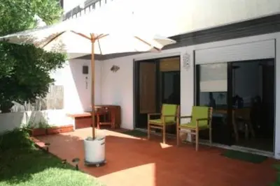 Image de Appartement avec jardin à 200 mètres de la plage.
