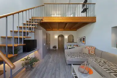 Amore Rentals - Casa La Maisonette with Air Conditioning, Balcony and Internet Wi-Fi