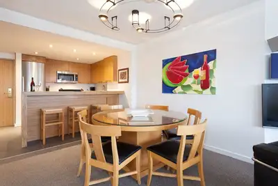 Image de Woodrun Lodge 2 Chambres, 6 couchages, Wifi gratuit (309)