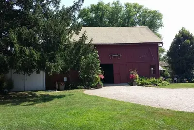 Image de Barn Luxury Living dans le centre ville Près de Public Golf Course