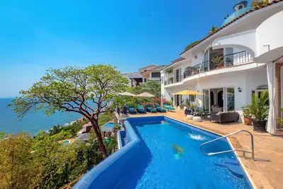 Villa de style méditerranéen avec vue sur la mer dans la Chine de Conchas