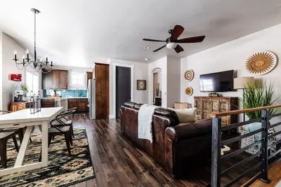 Image de Luxe 1 lit - 1 salle de bain Downtown Loveland - 3 personnes