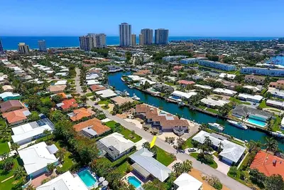 Image de Tropical Beach House avec piscine privée et cabane