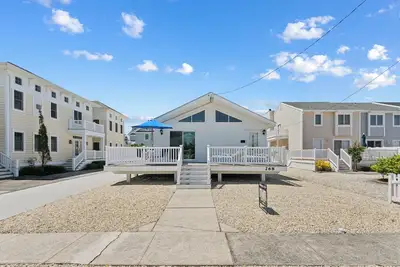 Image de Belle éleveur avec 3 chambres, 2 salles de bain complètes, 4 unités de climatisation