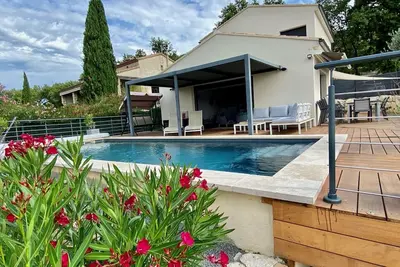 Image de Superbe Villa, très grand confort. 5 étoiles. Clim, piscine, jacuzzi et sauna.