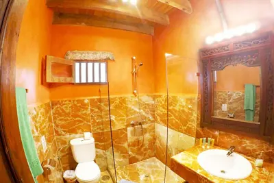Image de Villa de deux chambres, unique, confortable, jardin privé, chaleureux, type de famille