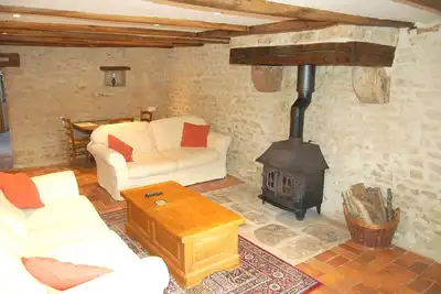 Image de Gîte spacieux d'une chambre avec piscine partagéesitué dans un hameau de la Char