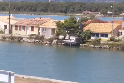 Image de House with jacuzzi on the canal and facing the sea