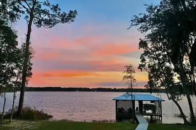 Image de Hawthorne Lakefront Cottage sur privé, Spring Fed Lake, Animaux acceptés