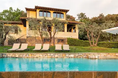 Image de Villa avec piscine pour 12 avec une vue imprenable