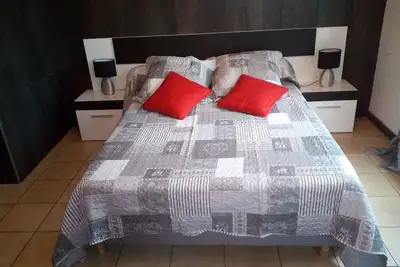 Image de Proche centre, Chambre privée dans villa partagée, climatisée et terrasse