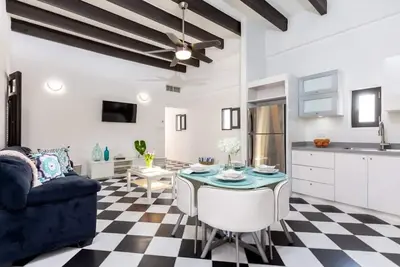 Image de Villa Esmeralda<br> Grand 2 chambres dans le magnifique vieux San Juan