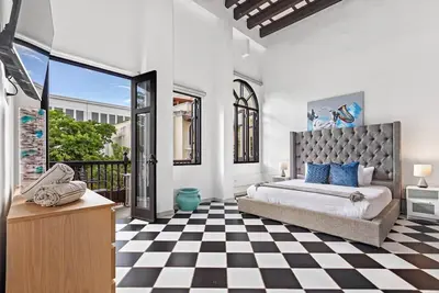 Image de Suite San Francisco<br> 1 chambre dans le meilleur emplacement dans le vieux San Juan avec vue sur la Plaza